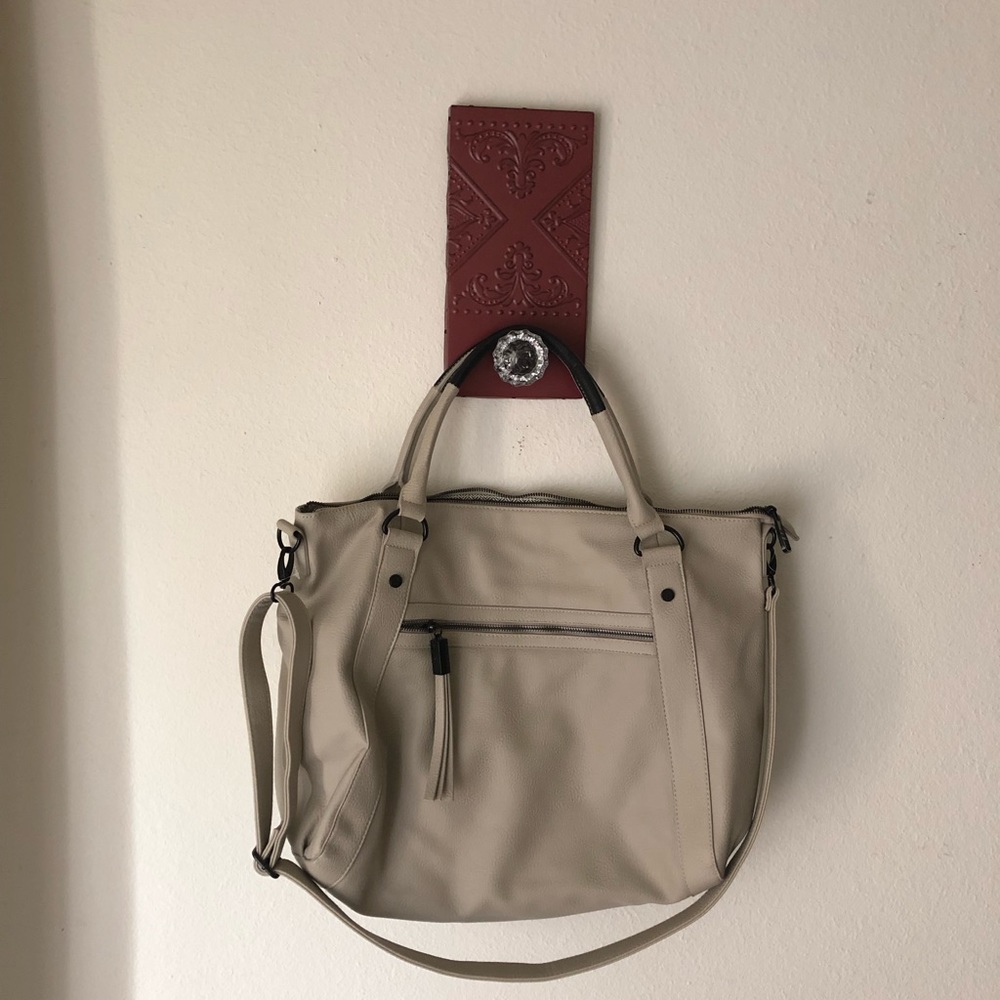 Steve Madden large polyurethane tote. NWOT. Beige